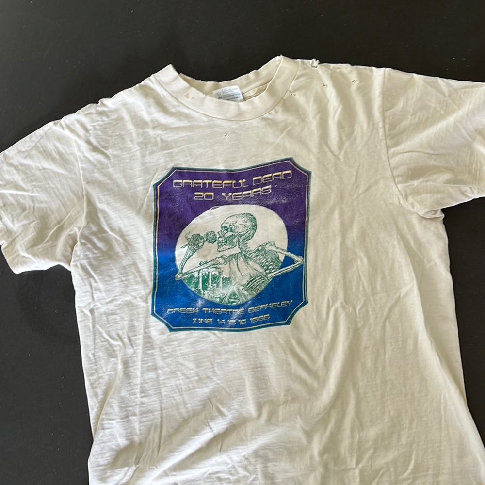 Vintage 1985 Grateful Dead t-shirt Greek Theatre Berkeley Size L